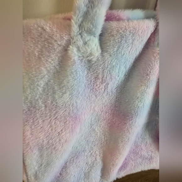 NWT Pastel Faux Fur Tote Bag - Picture 4 of 5